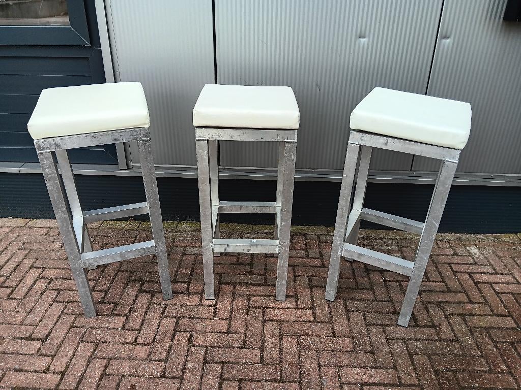 33 nette aluminium horeca/verhuur barkrukken, Ophalen, 5 krukken of meer, Met voetsteun, 60 tot 90 cm