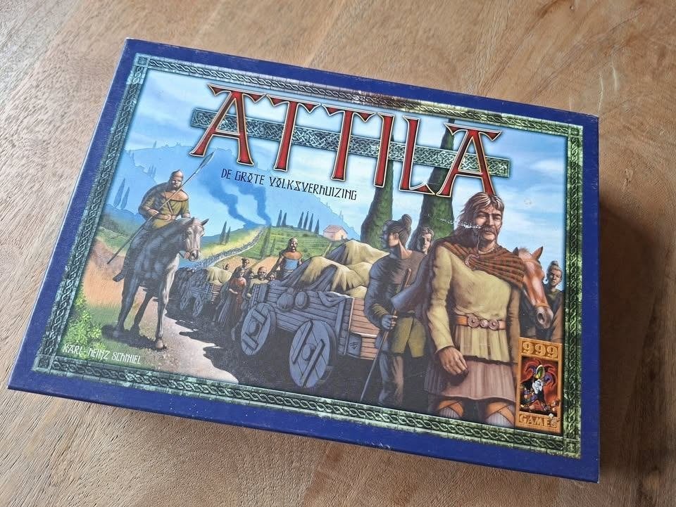 Bordspel Attila, Ophalen of Verzenden, Zo goed als nieuw, 999 Games