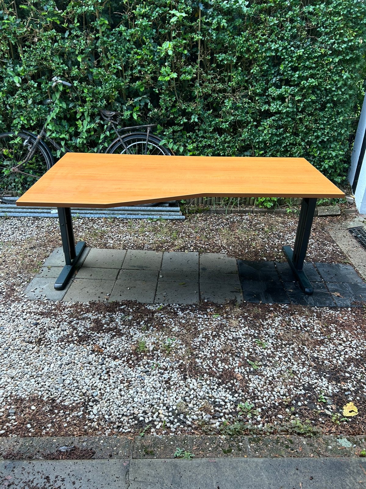 In hoogte VERSTELBAAR bureau, Huis en Inrichting, Bureaus, Ophalen, Overige typen, 180 cm, Spaanplaat of MDF