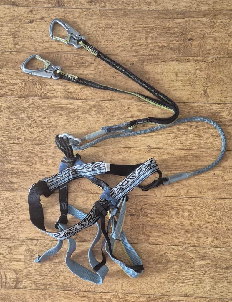 Petzl Klimharnas met Karabiners, Sport en Fitness, Ophalen of Verzenden, Gebruikt, Klimsport-accessoire
