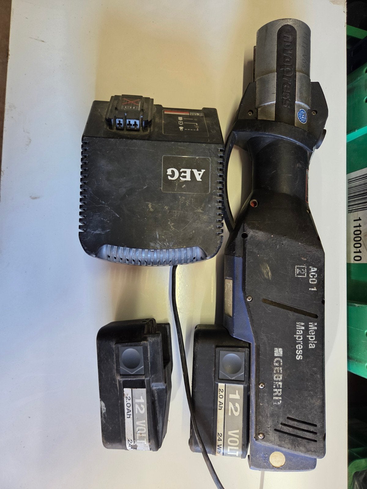 Geberit Mapress ACO 1 persmachine met lader en accu's, Ophalen of Verzenden, Gebruikt