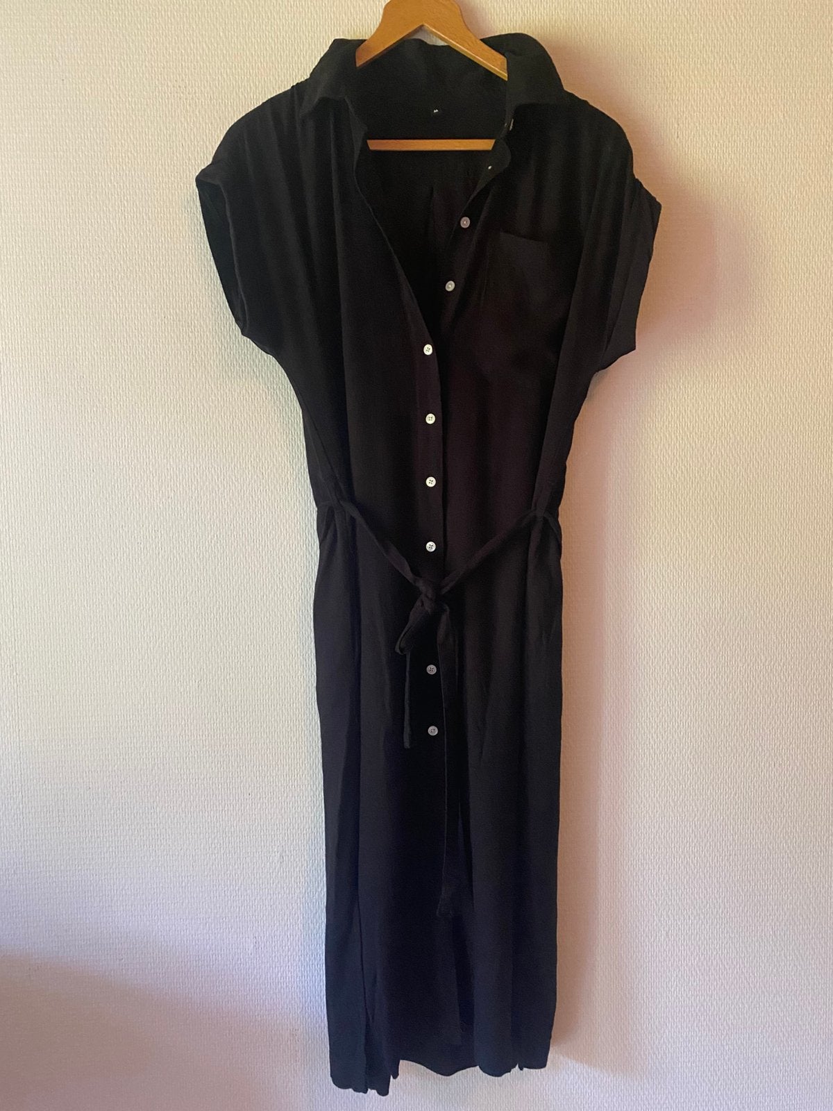 Als nieuw doorknoop jurkje Hema. Maat M/ L. Zwart., Kleding | Dames, Jumpsuits, Ophalen of Verzenden, Zo goed als nieuw, Maat 42/44 (L)
