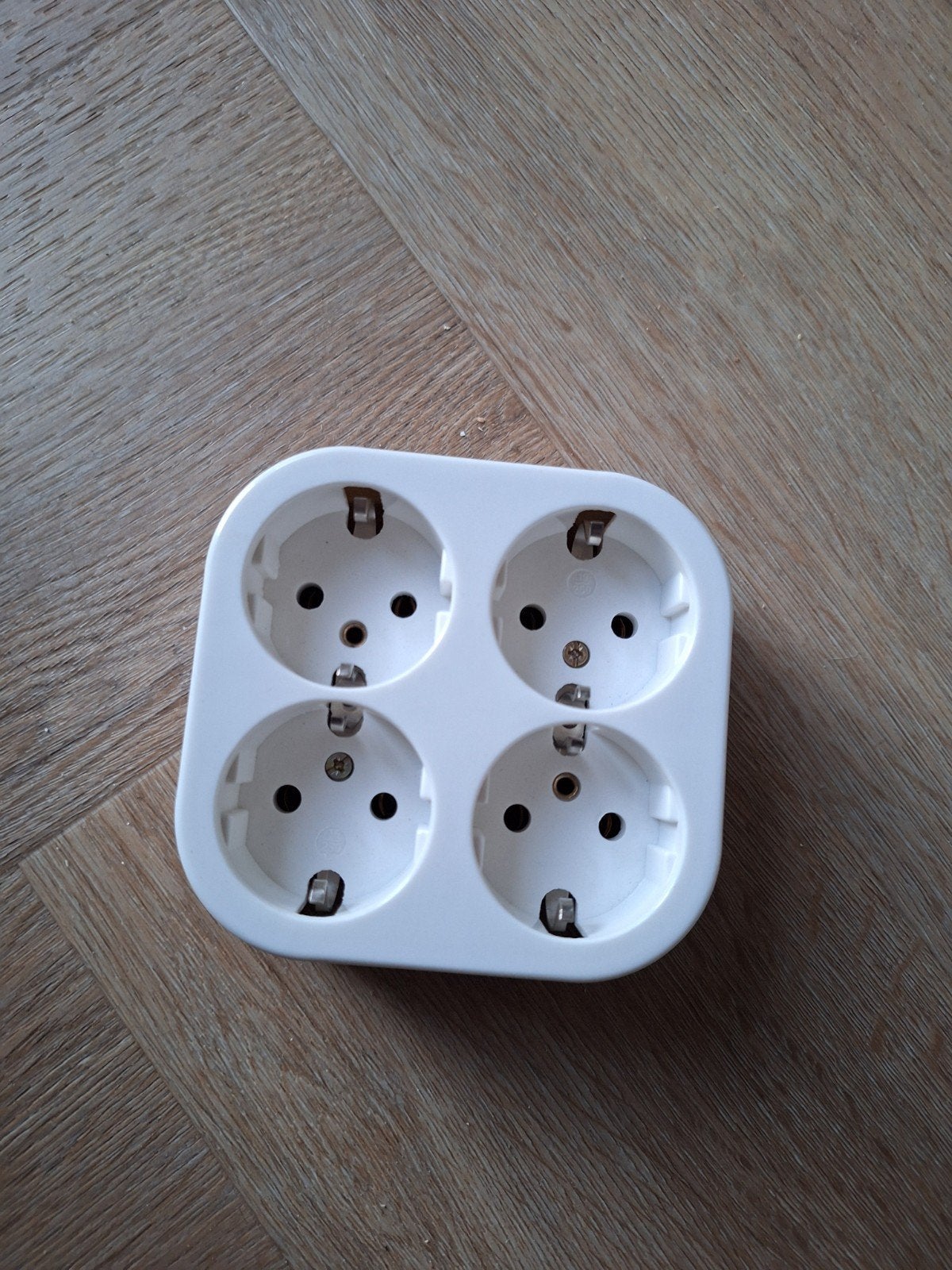 stekkerdoos met 4 aansluit punten helemaal nieuw, Ophalen of Verzenden, Nieuw, Stopcontact