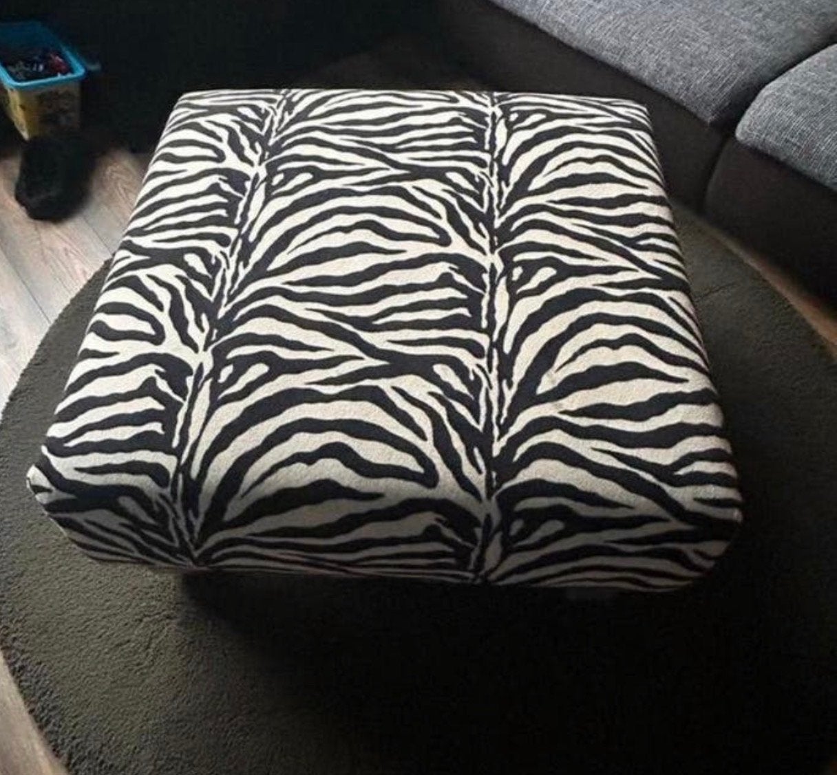 Zebra Barok Stoel met Bijpassende Poef, Ophalen, Vierkant, 75 tot 100 cm, Zo goed als nieuw