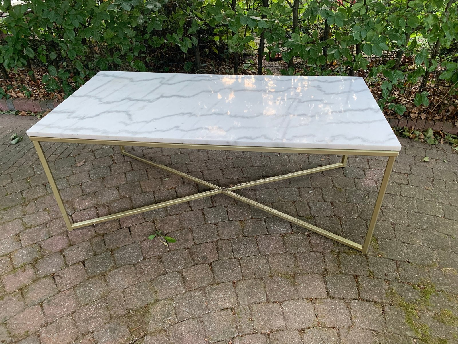 Salontafel met marmeren blad en gouden onderstel, Huis en Inrichting, Ophalen, 100 tot 150 cm, 50 tot 100 cm, Zo goed als nieuw