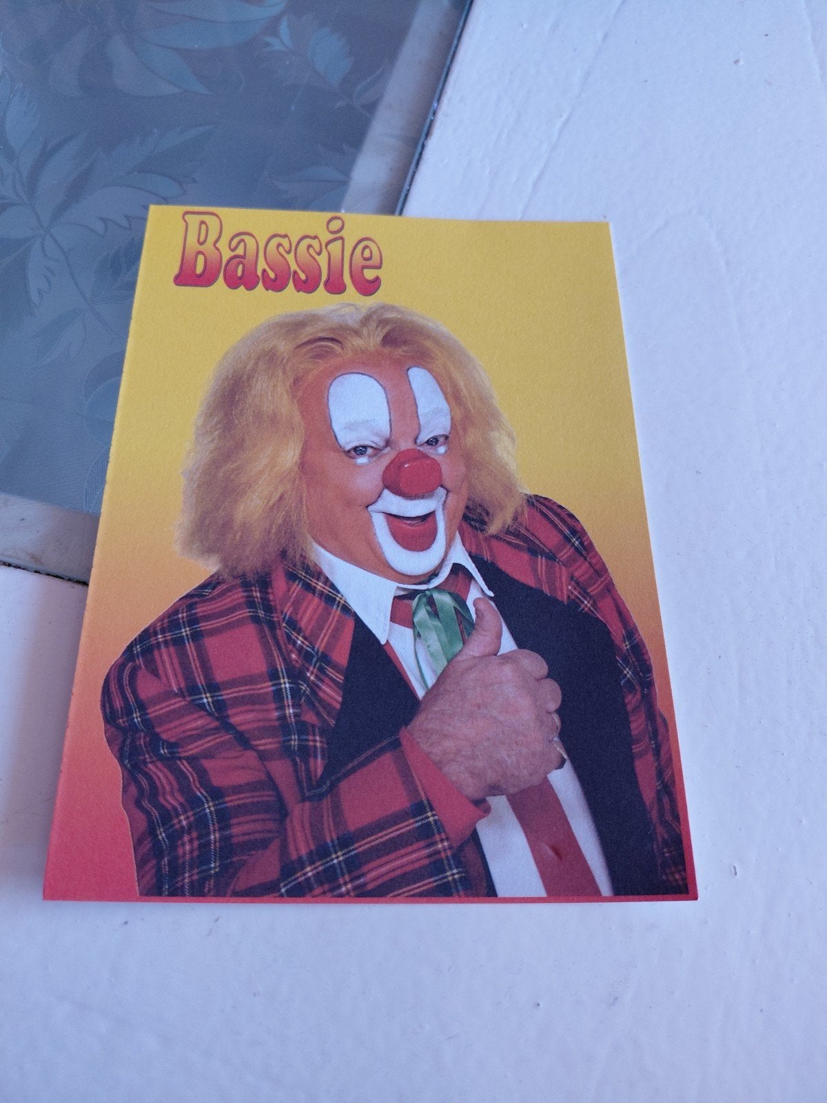 Clown Bassie van Adriaan ansichtkaart. Ongebruikt., Ophalen of Verzenden, Nieuw, Tv, Foto of Kaart