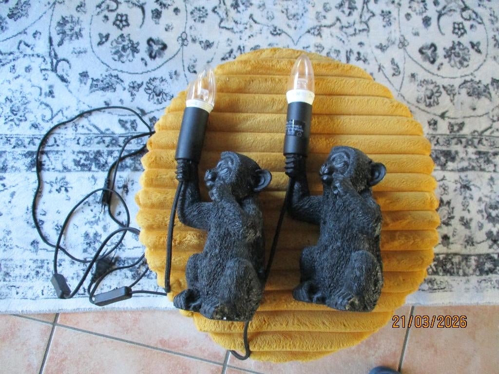 Te koop 2 Apen tafellampen., Ophalen, Zo goed als nieuw, Kunststof, Minder dan 50 cm