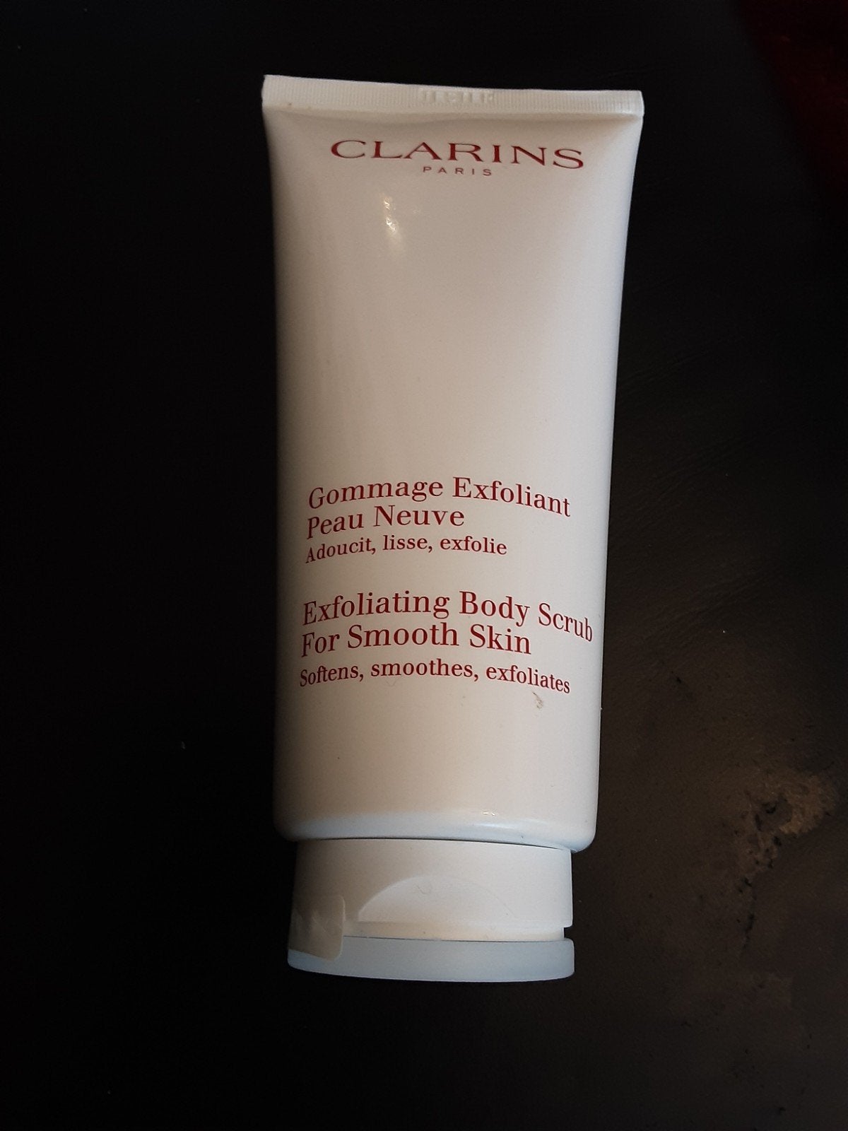 Clarins Exfoliërende Bodyscrub voor een gladde huid 14€, Ophalen of Verzenden, Nieuw, Bad & Douche