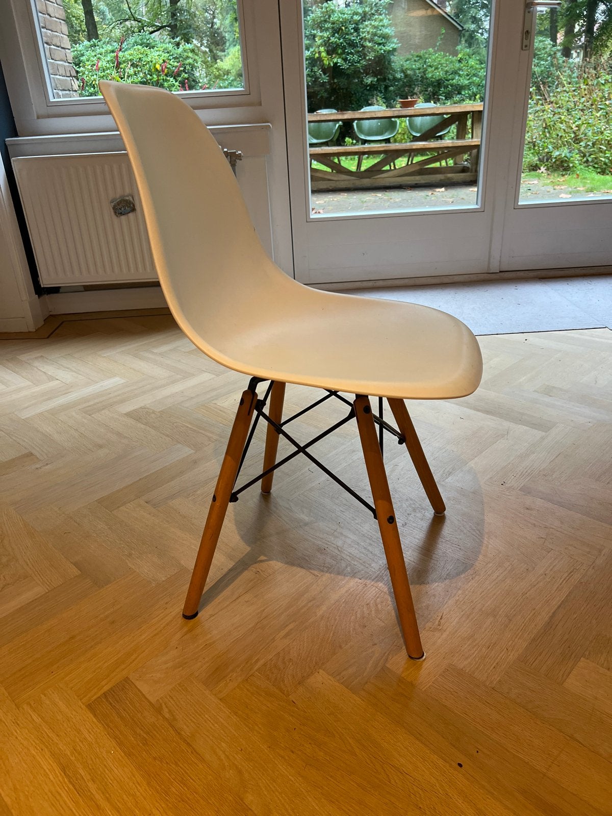 4 Stijlvolle Witte Eames DSW Stoelen - Gebruikt, Ophalen, Gebruikt, Wit, Hout