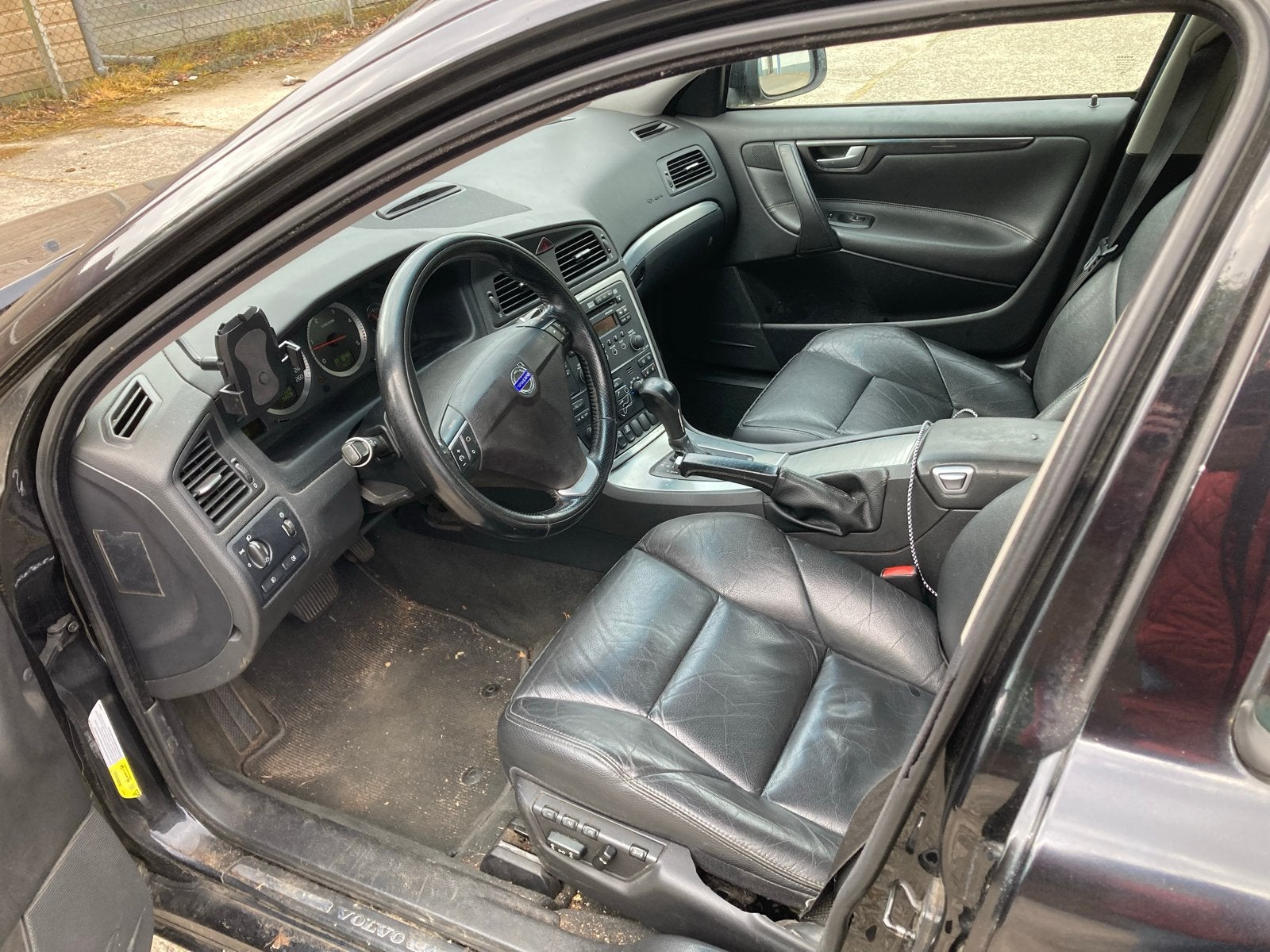 Volvo V70 2.4 D5 136KW Geartronic 2007 Zwart, 1800 kg, Zwart, Diesel, 185 pk