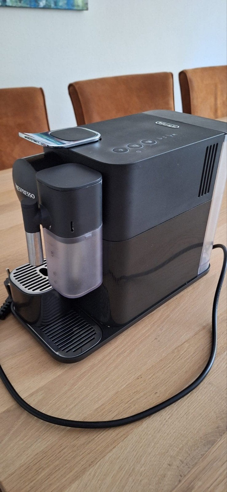 Nespresso Lattissima One koffiecup apparaat + 160 Hema cups, Ophalen of Verzenden, Zo goed als nieuw, Koffiepads en cups, Afneembaar waterreservoir