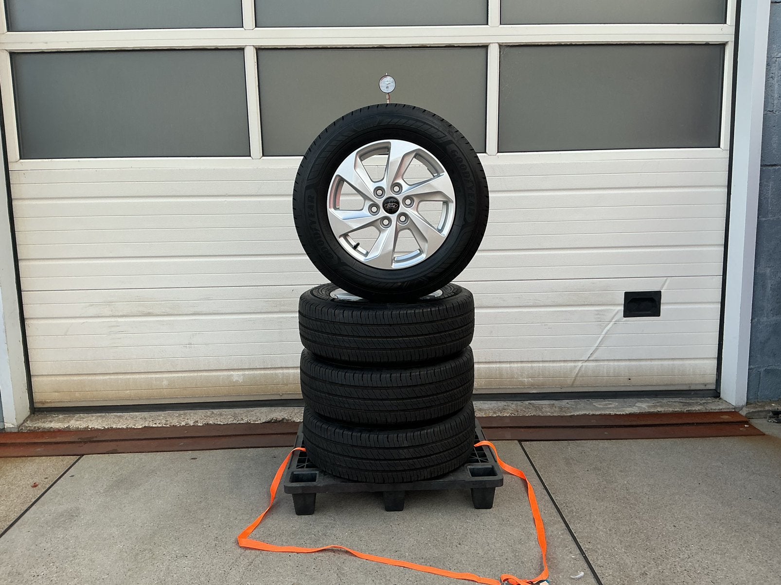 Ford - Transit Custom.  Nieuw  Zomerset.  215 - 65 - 16., Auto-onderdelen, Banden en Velgen, Ophalen, 16 inch, Banden en Velgen