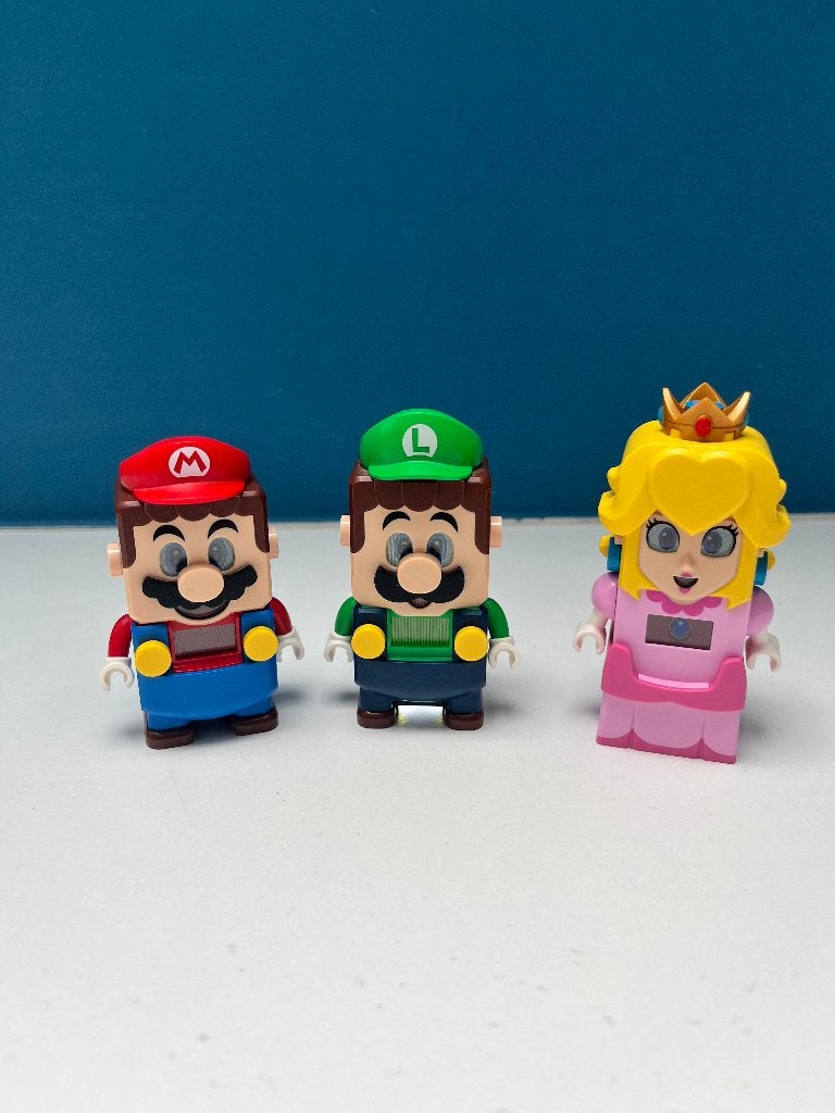 LEGO Super Mario, Luigi & Peach – Werkend – Compleet trio, Lego, Accessoire, Ophalen of Verzenden, Zo goed als nieuw