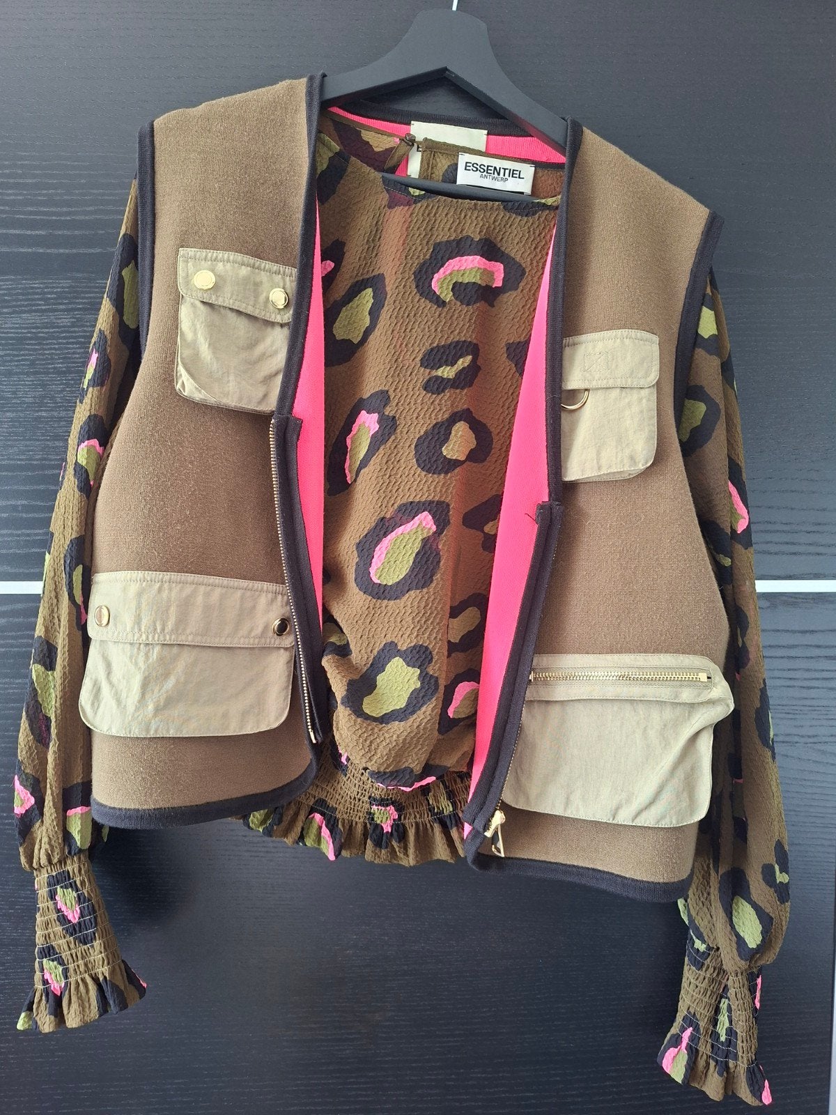 Essentiel Antwerp set: blouse met panterprint en gilet, Essentiel Antwerp, Ophalen, Zo goed als nieuw