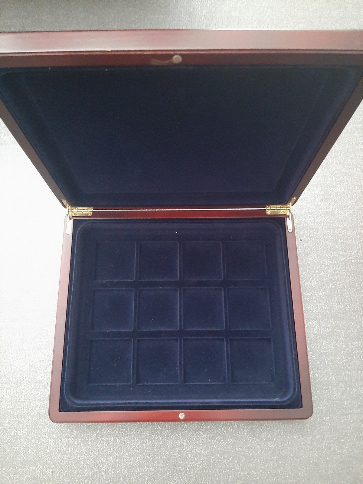 Luxe houten verzameldoos voor munten of medailles, Ophalen of Verzenden, Verzamelmap