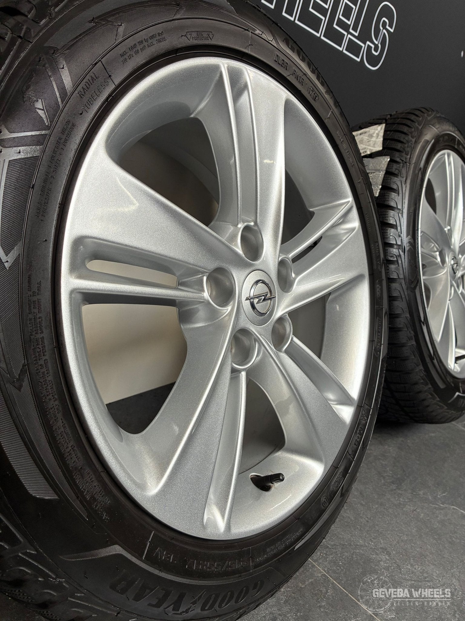 17” originele Opel Insignia B velgen + winterbanden 5x115  O, -, -, Banden en Velgen, 17 inch