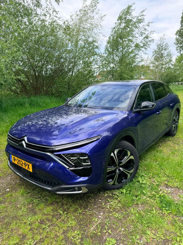Citroën C5 X 181pk Automaat | Massagestoelen | Trekhaak, 1442 kg, 15 km/l, Zwart, 4 cilinders