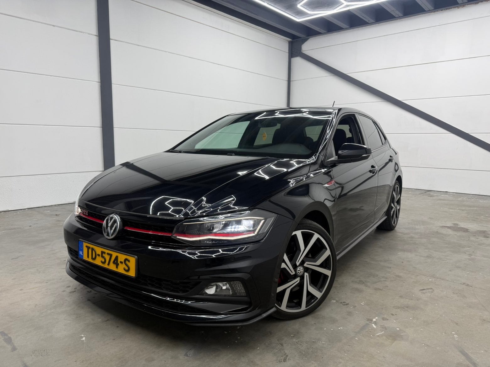 Volkswagen Polo 2.0 TSI 200pk 6-DSG 2018 Zwart, Auto's, 4 cilinders, 1984 cc, Zwart, Origineel Nederlands