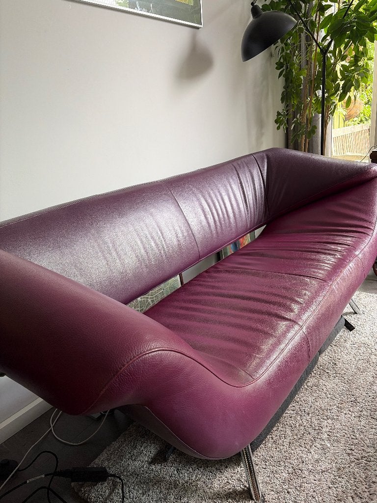Leolux Arabella 2,5-zits bank in paars leer, Huis en Inrichting, Banken | Bankstellen, Ophalen, Modern design, Gebruikt, 150 tot 200 cm