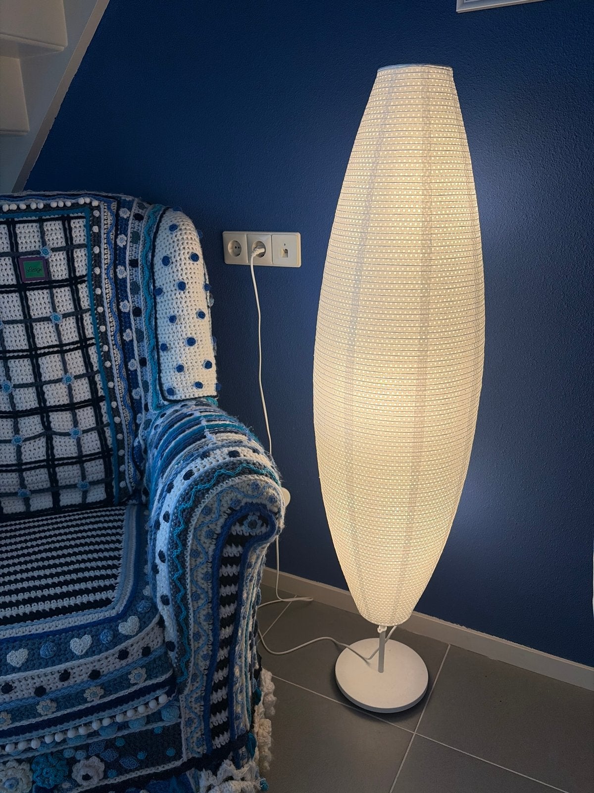 IKEA vloerlamp 130 cm hoog met witte kap, Ophalen, Zo goed als nieuw, Overige materialen, 100 tot 150 cm