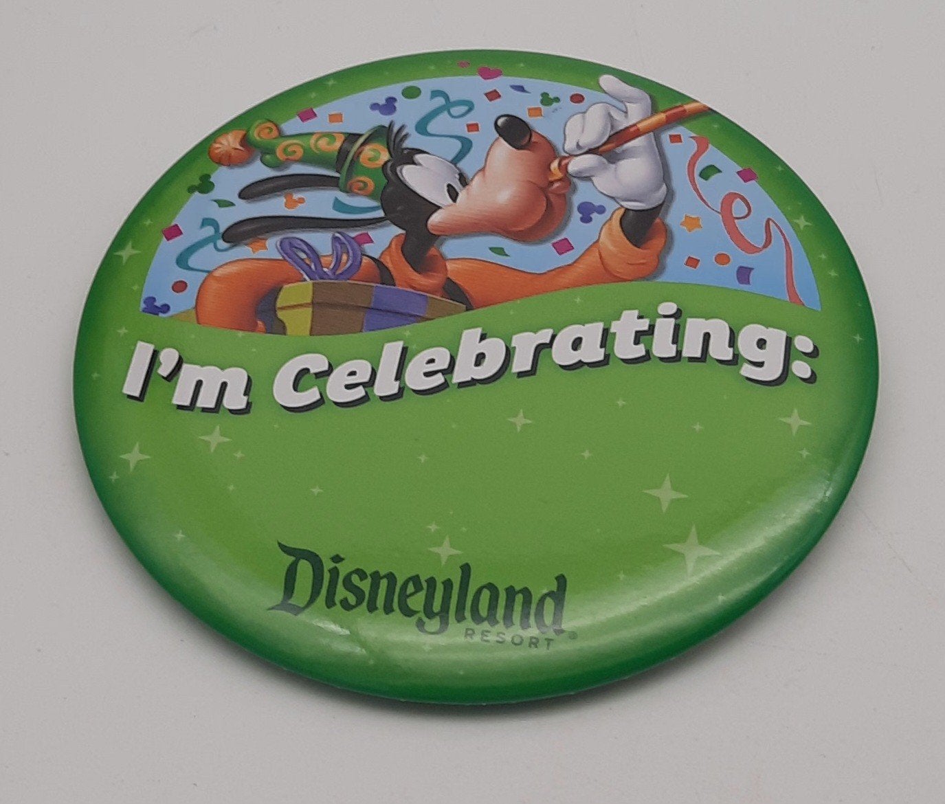 Disneyland Resort "I'm Celebrating:" Button, Verzamelen, Ophalen of Verzenden, Goofy of Pluto, Zo goed als nieuw, Overige typen