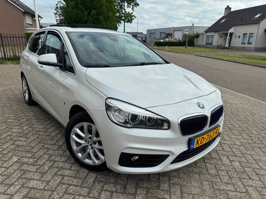 BMW 2-serie Active Tourer 225xe iPerformance Centennial Exec, Auto's, BMW, 136 pk, Gebruikt, Euro 6, Wit