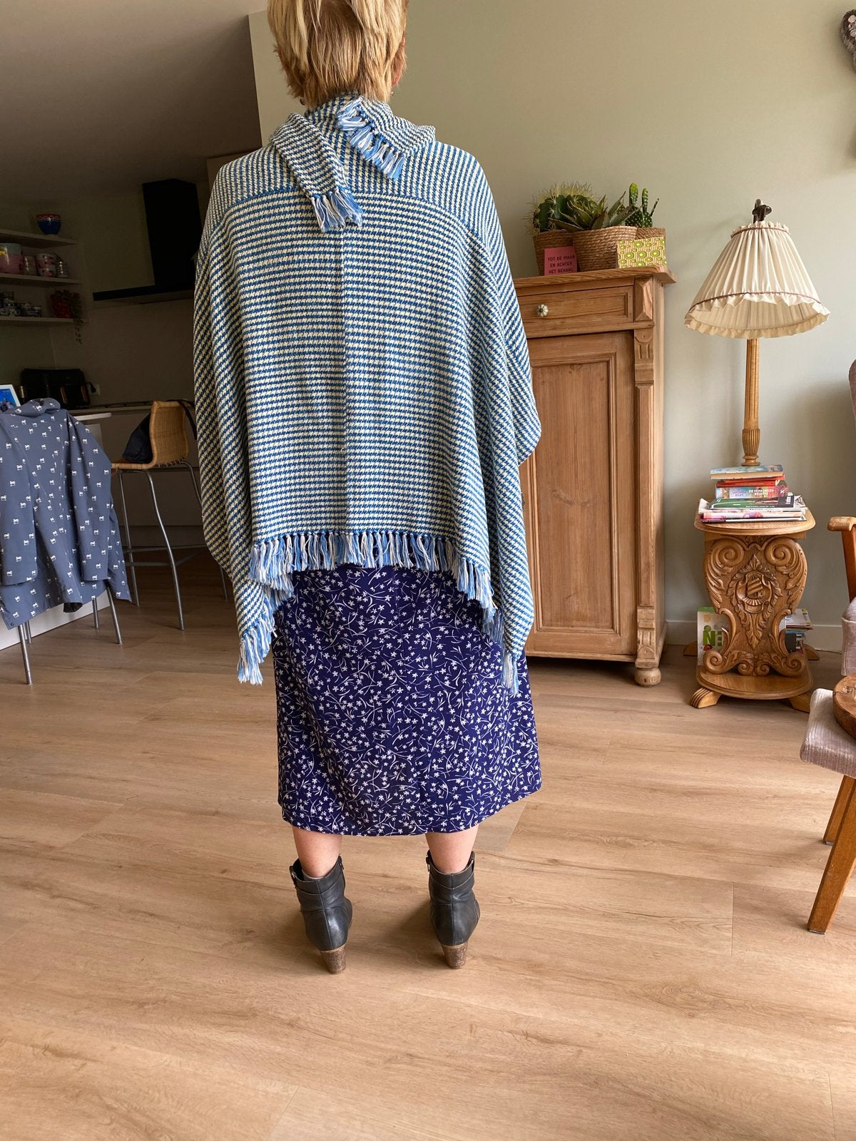 Unieke handgemaakte omslagdoek door mensen met beperking, Ophalen of Verzenden, Zo goed als nieuw, Maat 46/48 (XL) of groter, Pashmina