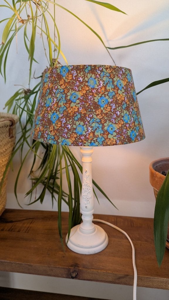 Unieke vintage tafellamp met bloemenkap, Overige merken, Vintage, Meerkleurig, Zo goed als nieuw