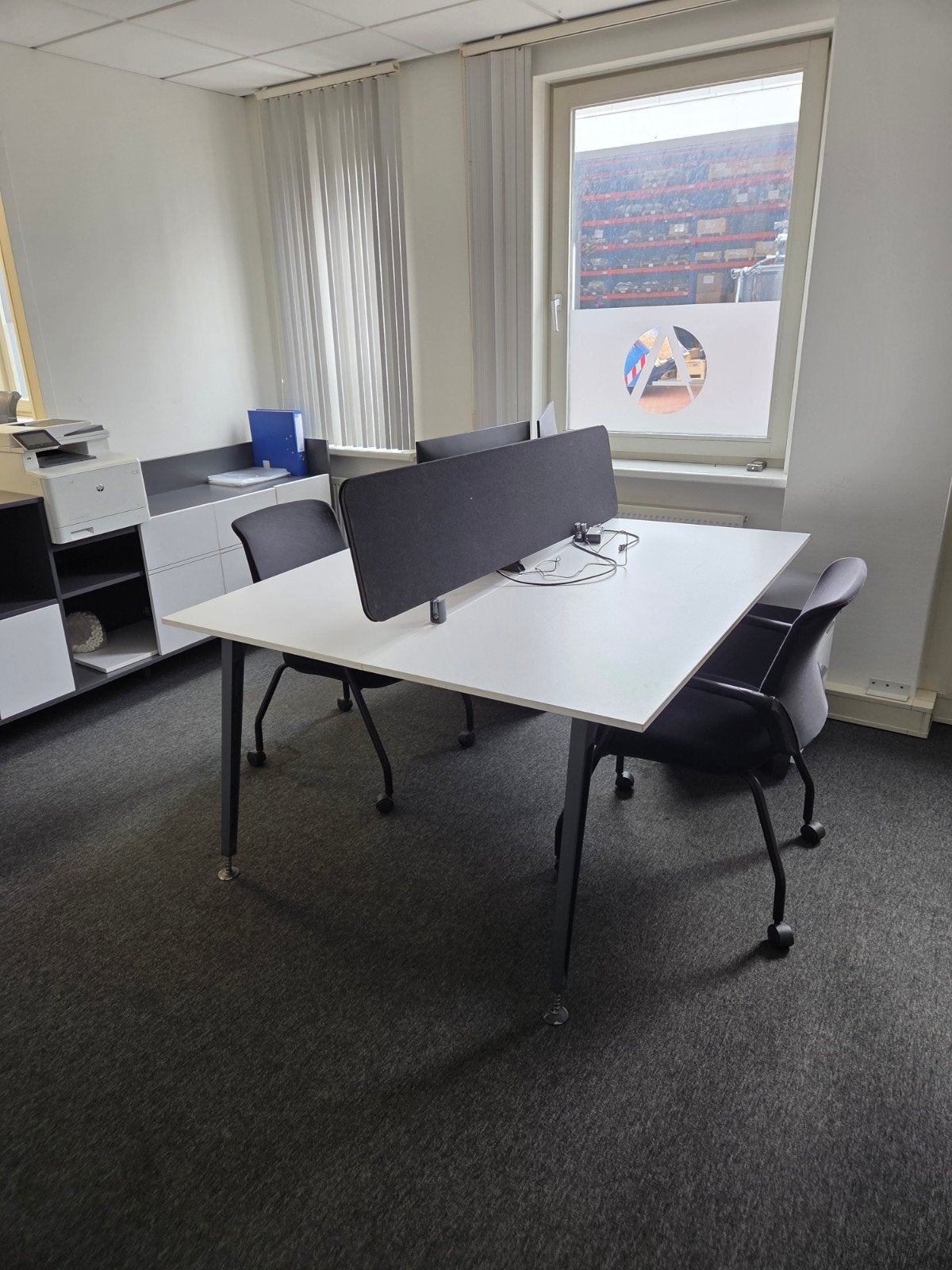 Complete kantoorinrichting: bureau, kasten en stoelen, Ophalen of Verzenden
