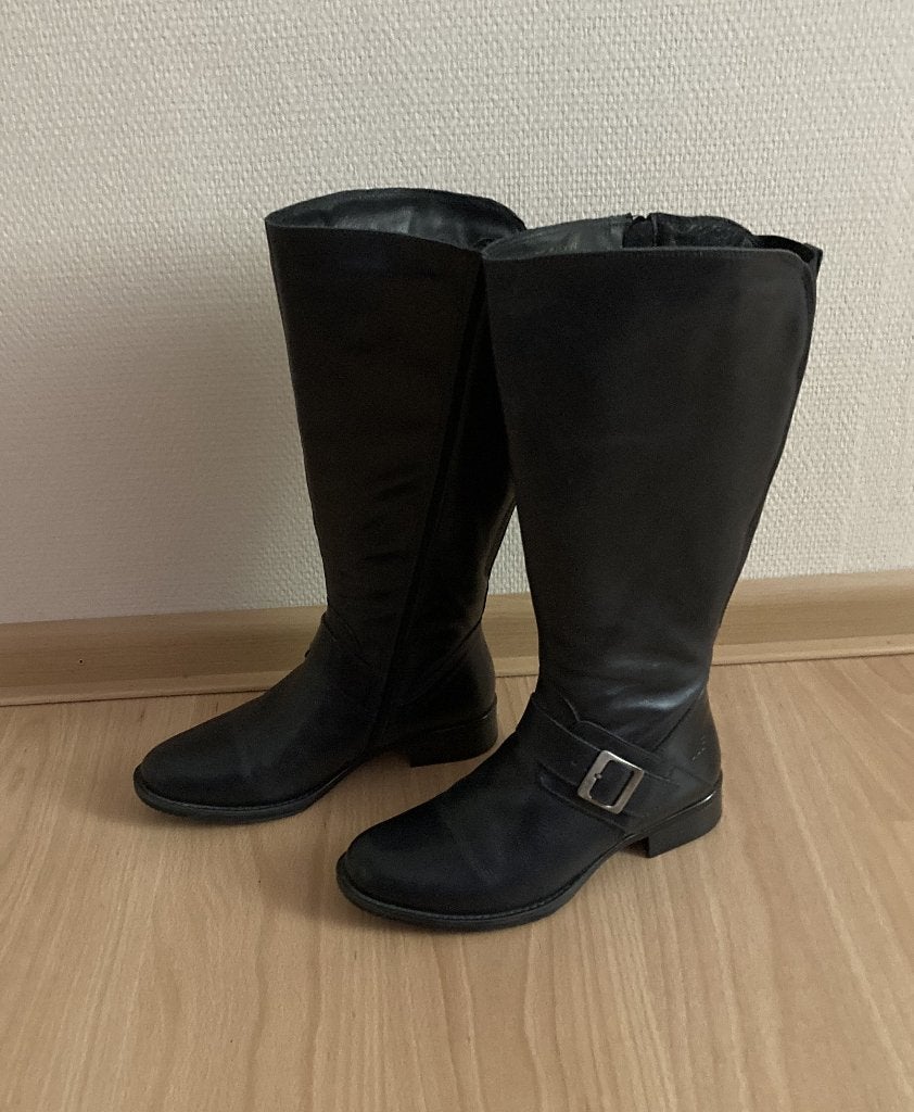 Hoge laarzen kleur zwart met siergesp mt 38 JJ Footwear, Kleding | Dames, Hoge laarzen, JJ Footwear, Zwart, Ophalen of Verzenden
