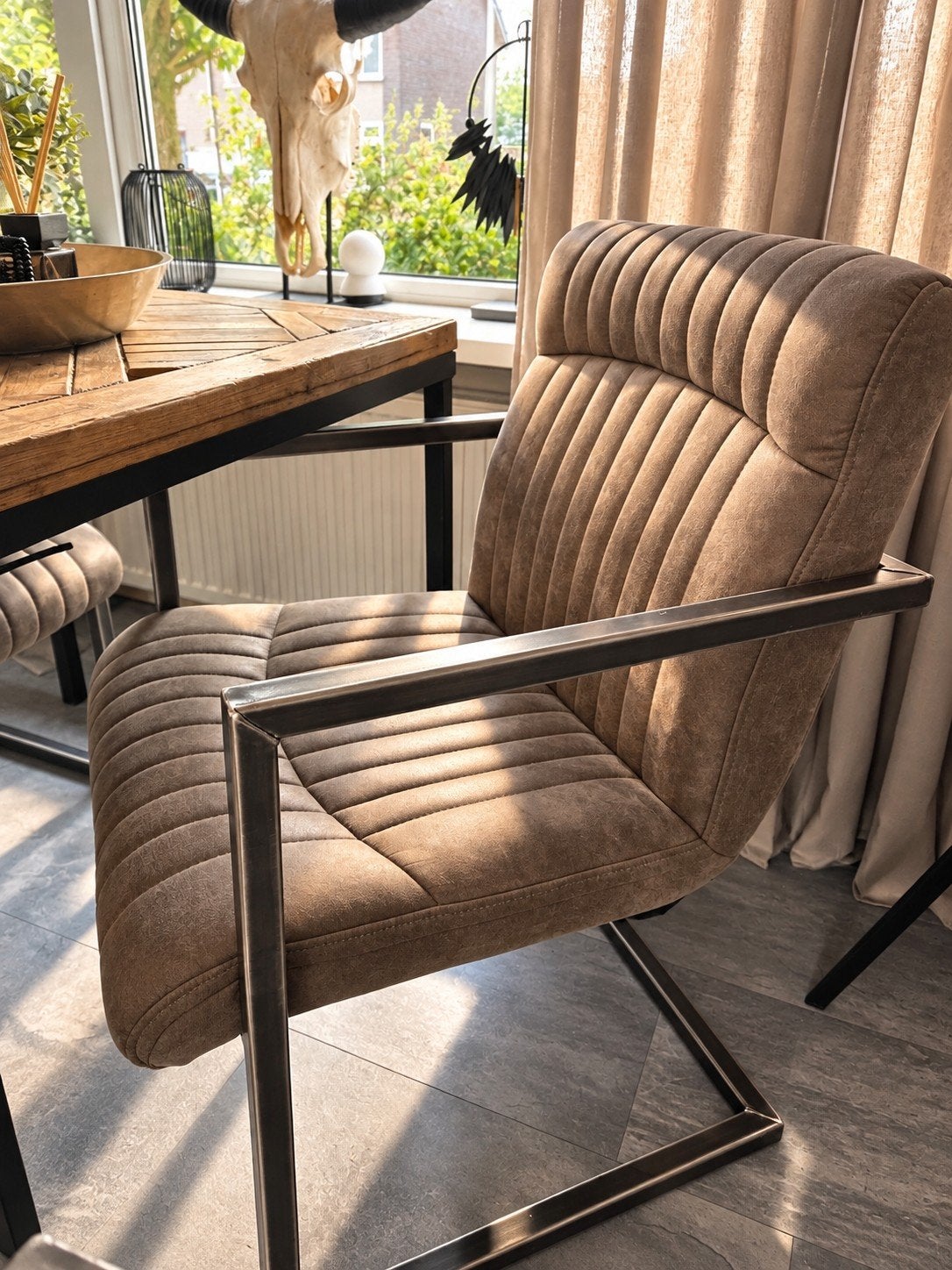 4 stoere taupe eetkamerstoelen - zware kwaliteit, Ophalen, Gebruikt, Stoer, Overige kleuren