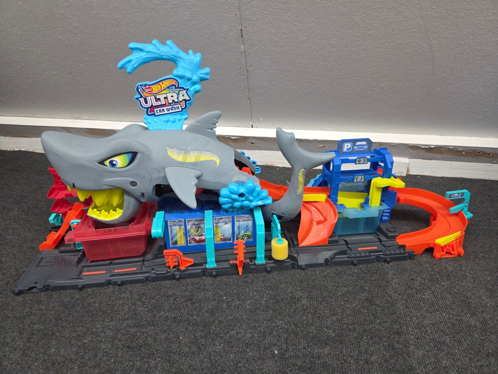Hot Wheels Ultra Car Wash met haai, Kinderen en Baby's, Speelgoed | Speelgoedvoertuigen, Ophalen, Zo goed als nieuw