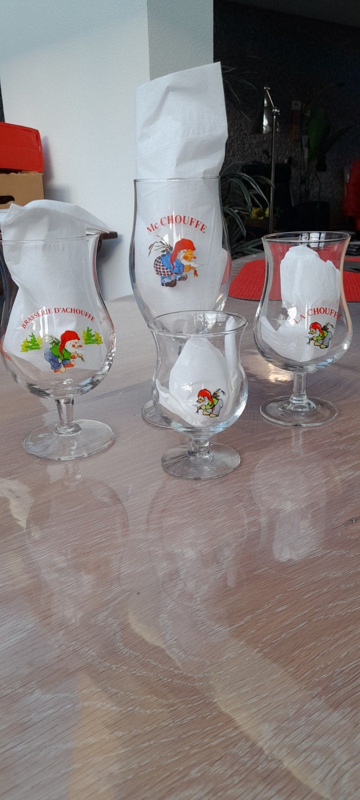 Chouffe bierglazen 4 verschillende soorten., Ophalen of Verzenden, Zo goed als nieuw, Glas of Glazen, Overige merken