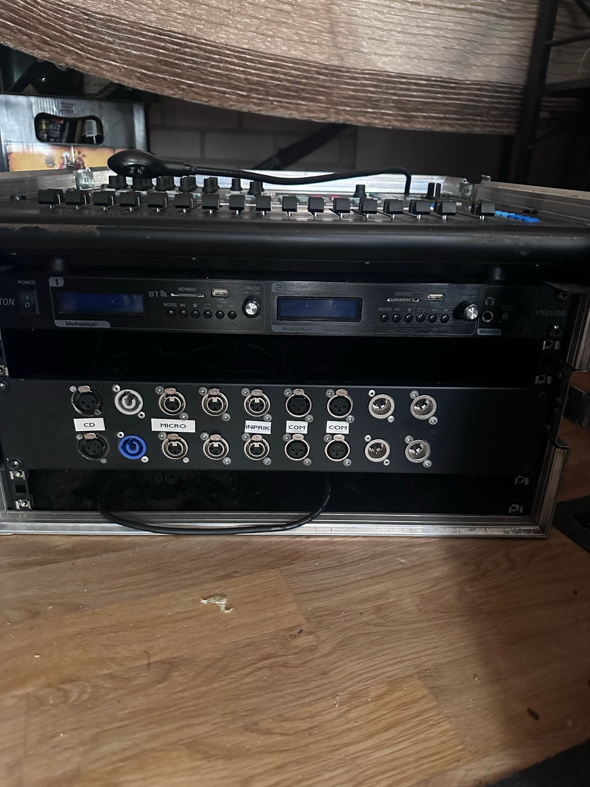 Innox 19 inch flightcase met Allen & Heath QU-16, Ophalen, Gebruikt, 10 tot 20 kanalen, Microfooningang