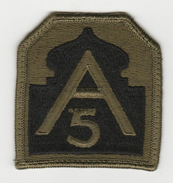 embleem US Army - 5th Army (GVT, Gevechtstenue), Verzamelen, Verzenden, Landmacht, Amerika, Embleem of Badge