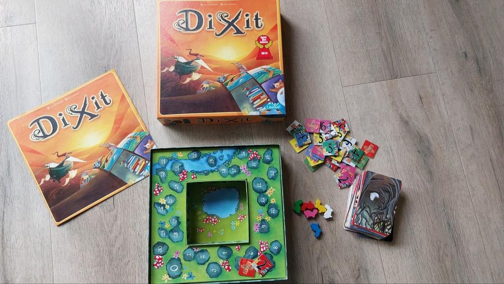 Dixit spel - Compleet en in nieuwstaat!, Vijf spelers of meer, Ophalen of Verzenden, Zo goed als nieuw, Libellud