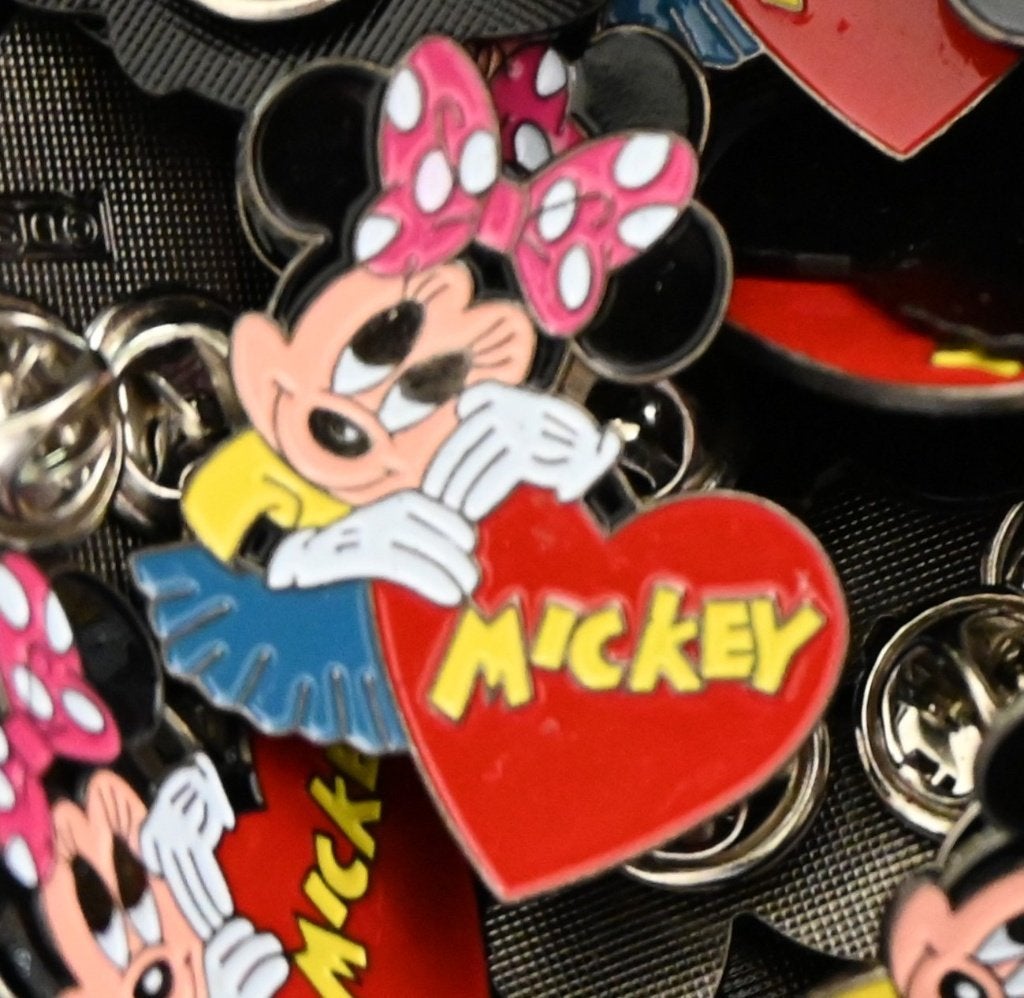 pins Minnie Mouse 100 stuks, Ophalen of Verzenden, Nieuw, Figuurtje, Speldje of Pin