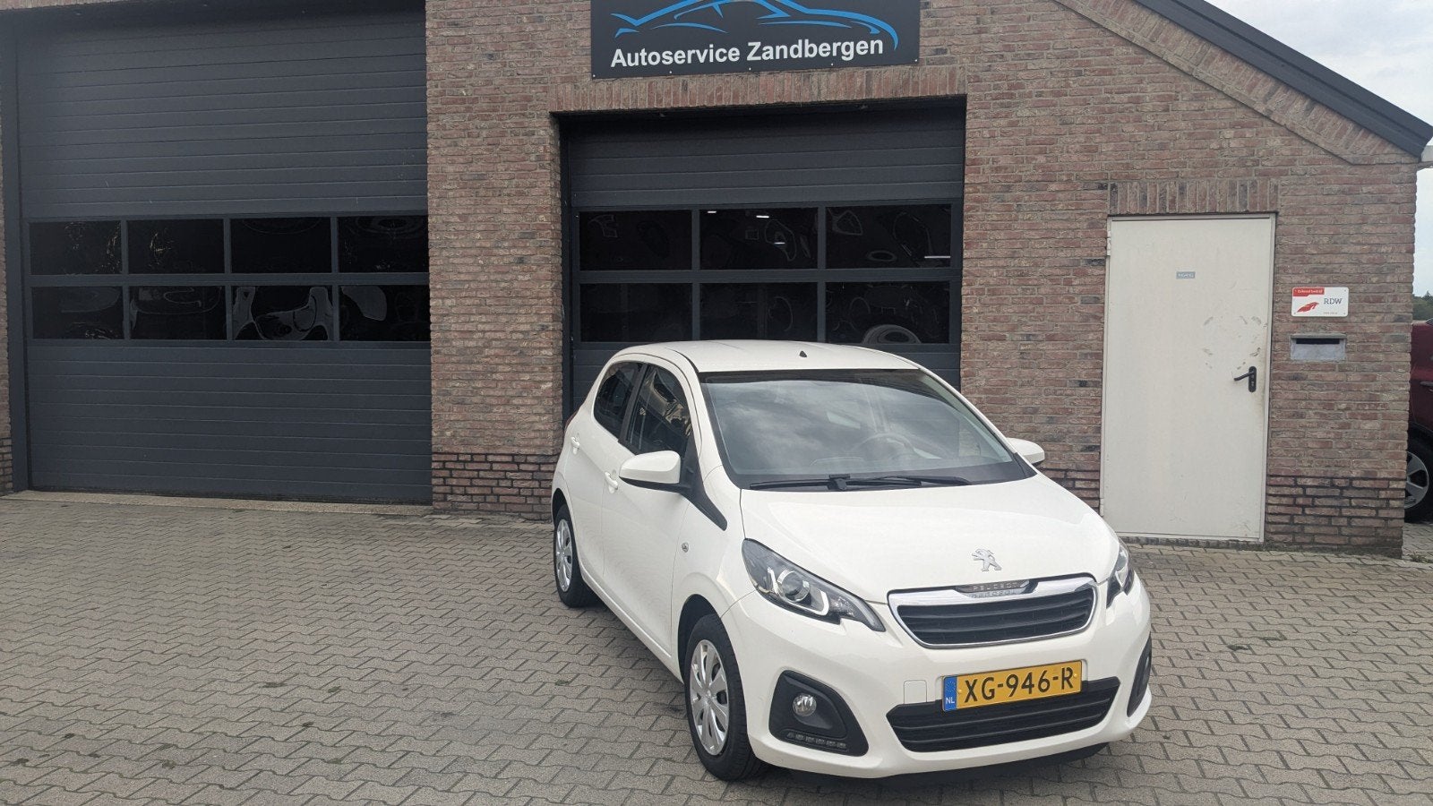 Peugeot 108 1.0 E-vti 72pk 5D 2019 Wit, Voorwielaandrijving, Stof, Zwart, 4 stoelen