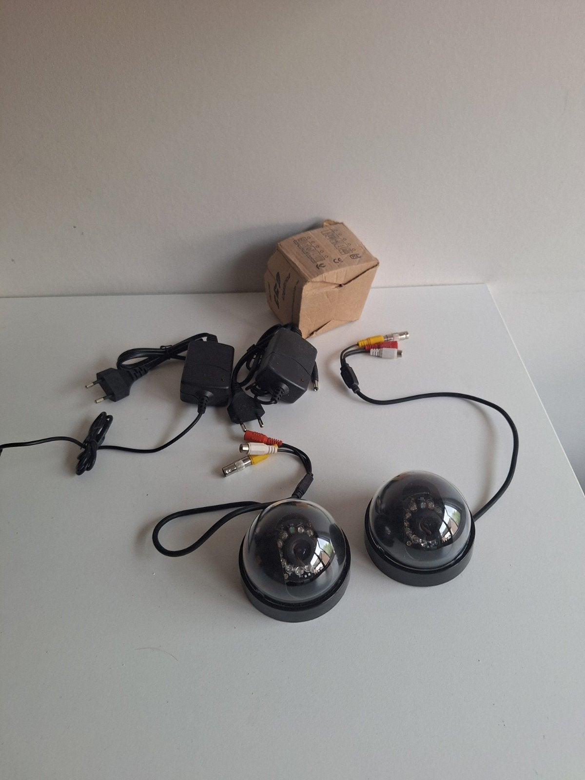 Nieuwe set van 2 dome beveiligingscamera's met nachtzicht, Ophalen of Verzenden, Nieuw, Binnencamera