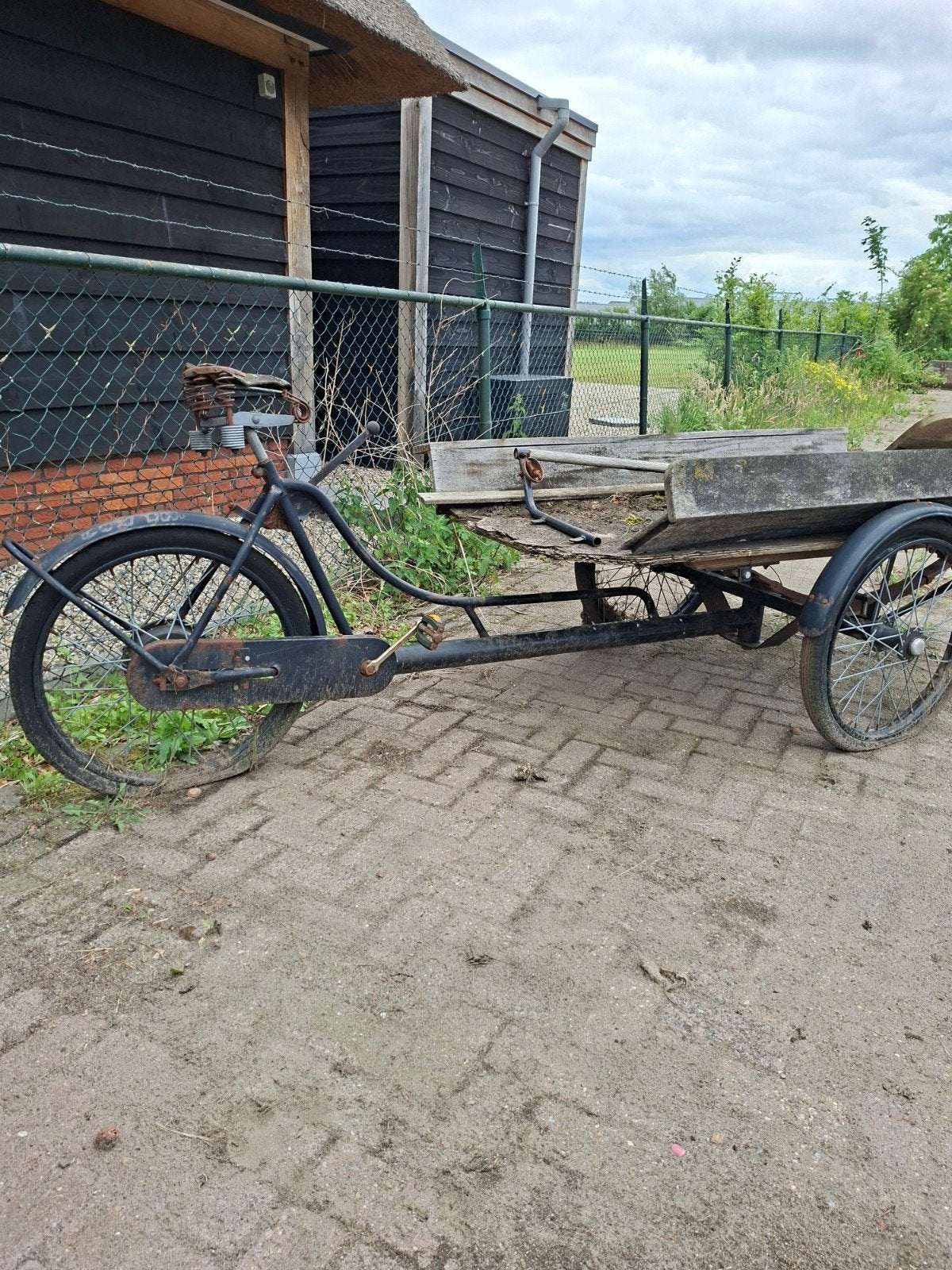 Oude bakfiets voor decoratie of restauratie, Fietsen en Brommers, Fietsen | Bakfietsen, Ophalen, Gebruikt, 1 kind