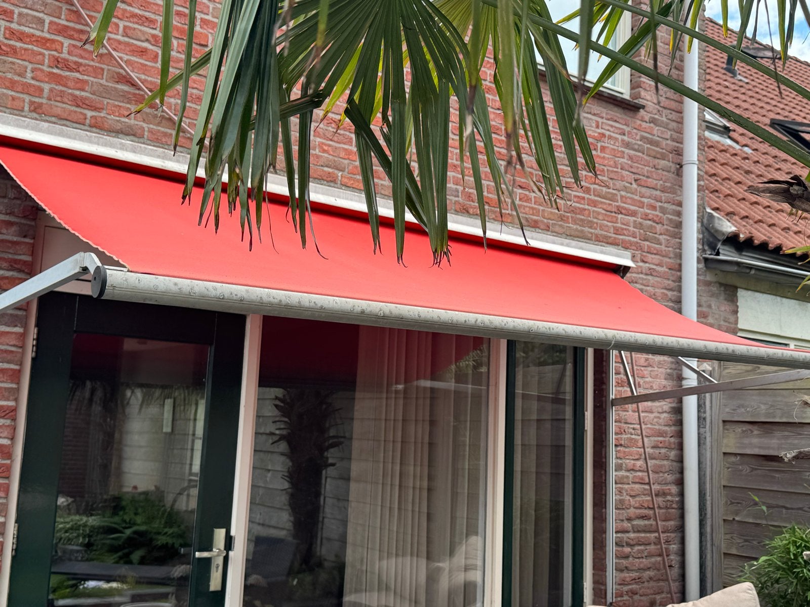 Zonnescherm rood, 3.30m breed, 2m uitval, Tuin en Terras, Zonneschermen, Ophalen, Gebruikt, 150 tot 300 cm, 250 cm tot 450 cm