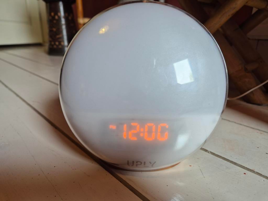 UPLY Wake-up Light - Lichtwekker met lichte beschadiging, Ophalen of Verzenden, Gebruikt, Digitaal