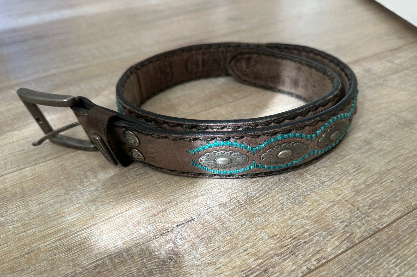 Sendra vintage bruine leren riem met turquoise stiksels 85, Echt leder, 90 tot 100 cm, Heupriem, Ophalen of Verzenden