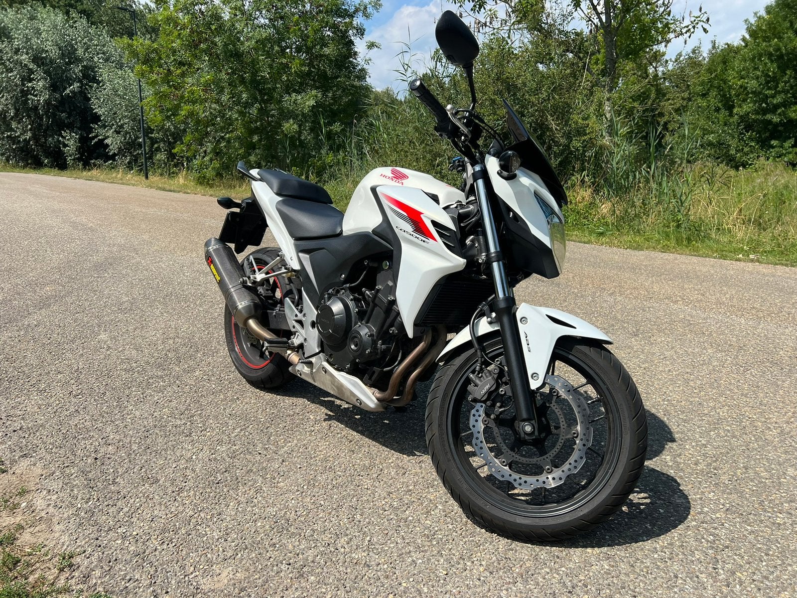 Honda CB500F ABS uit 2015 met Akrapovic | Wit/Rood, Motoren, 2 cilinders, Gebruikt, Particulier, Minimaal motorrijbewijs A2