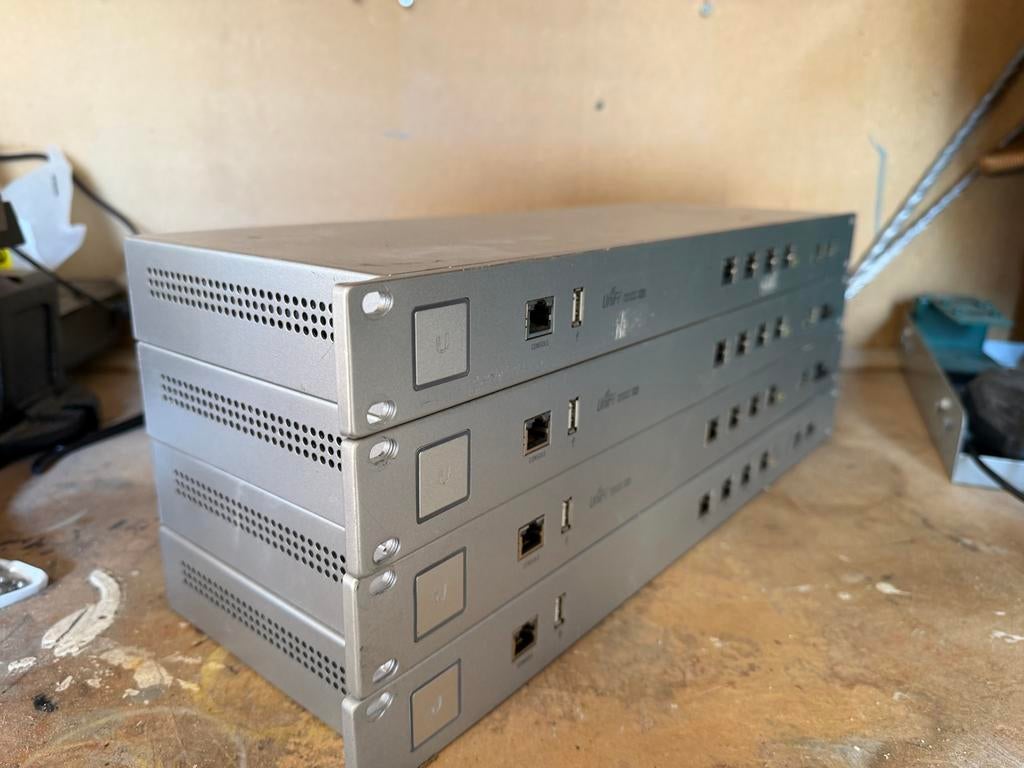 Ubiquiti UniFi USG-Pro-4 Security Gateway Router, Computers en Software, Routers en Modems, Zo goed als nieuw, Router, Ophalen