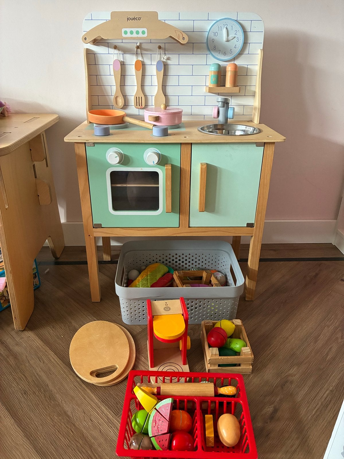 Houten Speelkeuken Jouéco met veel accessoires, Kinderen en Baby's, Speelgoed | Speelkeukens, Ophalen, Gebruikt, Hout, Speelkeuken