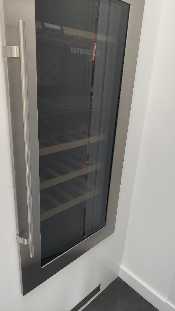 Wijnklimaatkast Wijn koelkast wijnkoeler Liebherr inbouw, Minder dan 75 liter, Ophalen, Zonder vriesvak, 120 tot 140 cm