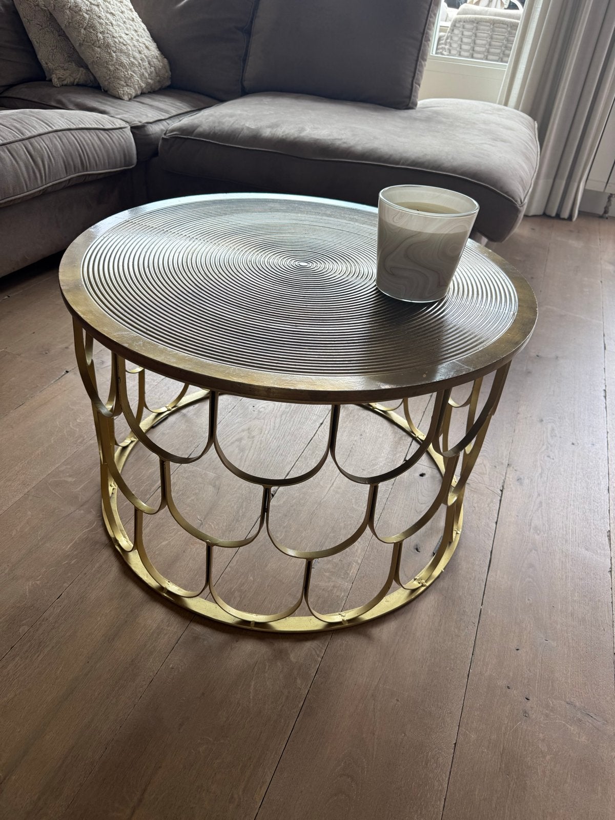 Gouden salontafel met uniek design, Rond, Zo goed als nieuw, Metaal, 5 – 50
