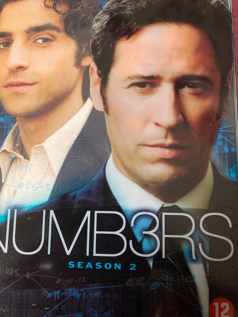 Numb3rs - Seizoen 2 DVD Boxset, Cd's en Dvd's, Dvd's | Thrillers en Misdaad, Gebruikt, Detective en Krimi, Boxset, Vanaf 12 jaar