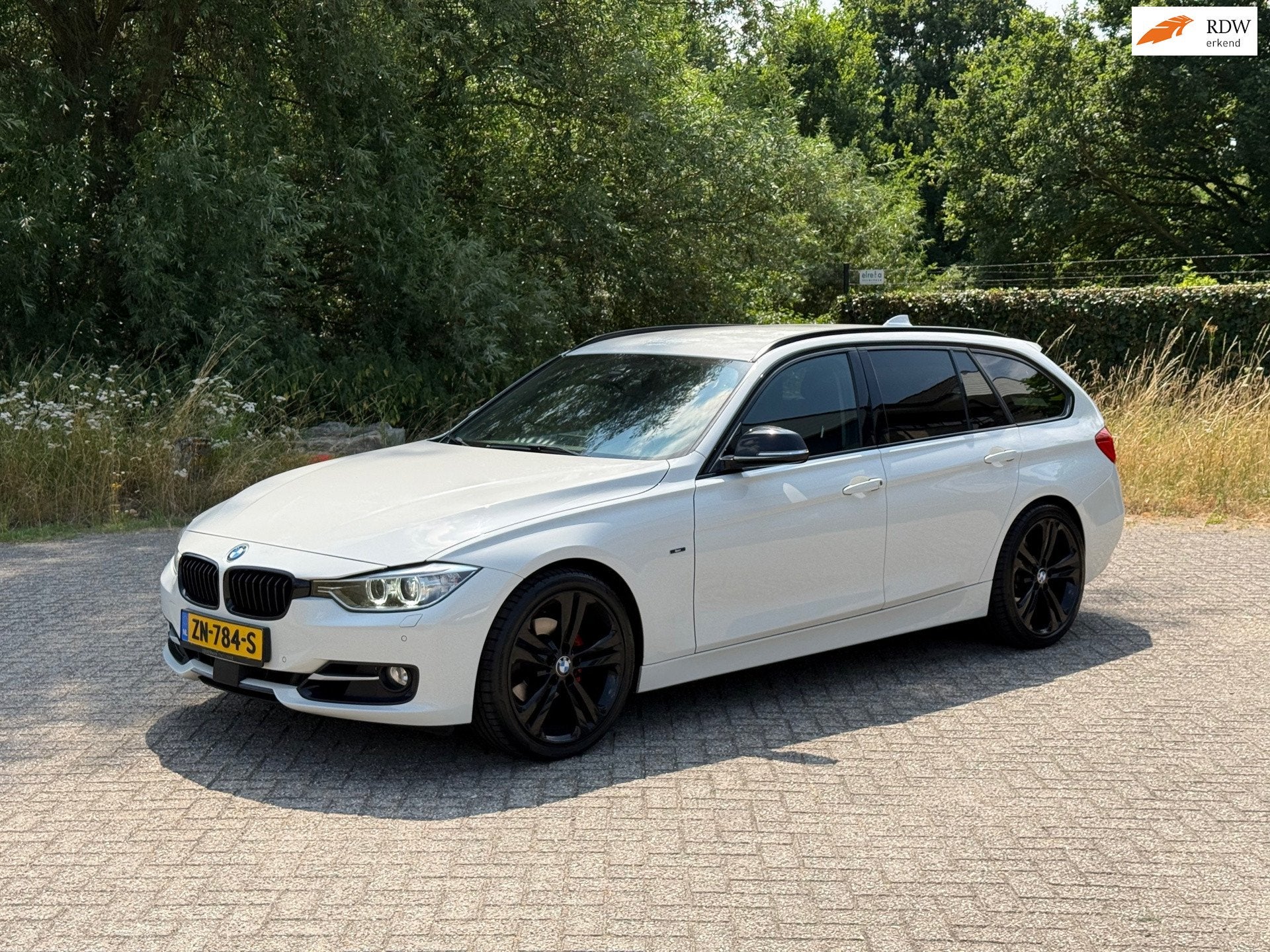 BMW 3-serie Touring 320i High Executive AUTOMAAT I LED I NAV, Auto's, Automaat, Achterwielaandrijving, Gebruikt, Euro 6